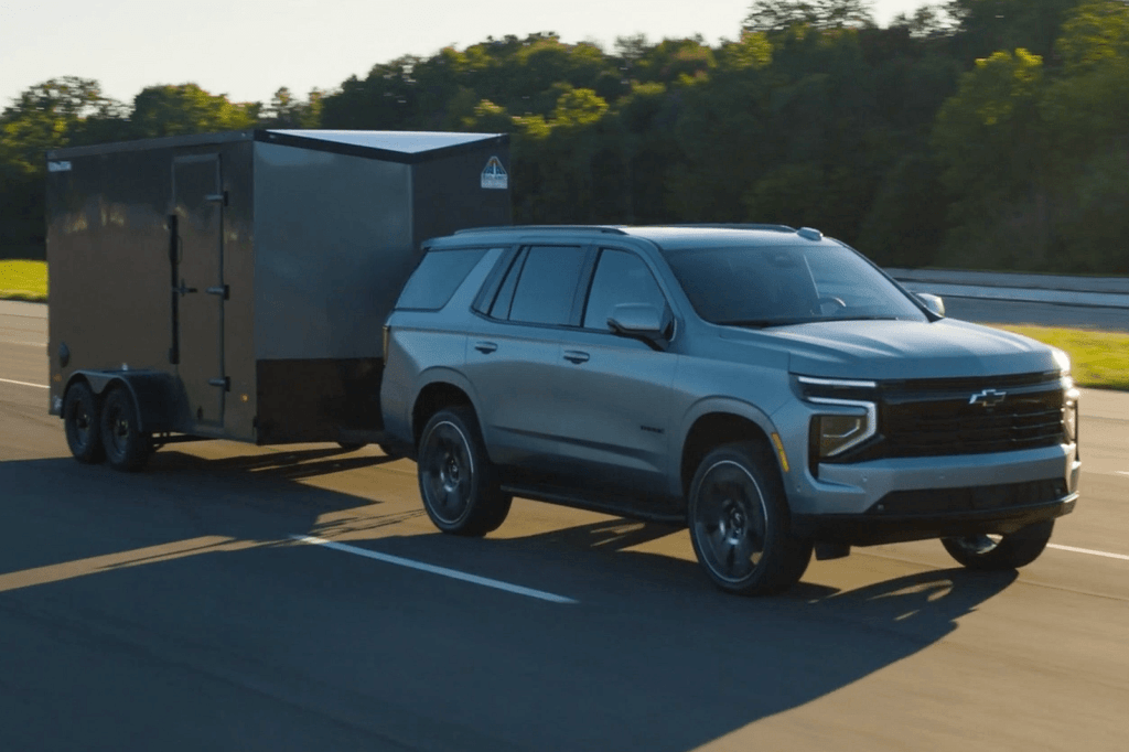 2025 Chevrolet Tahoe and Suburban Media Gallery 11